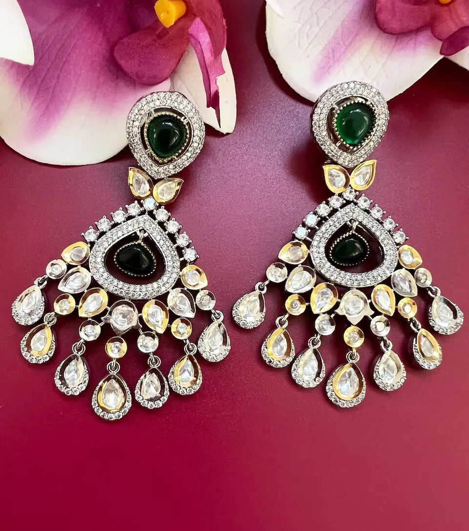 macro-shot-of-wedding-rings-decorated-with-flower